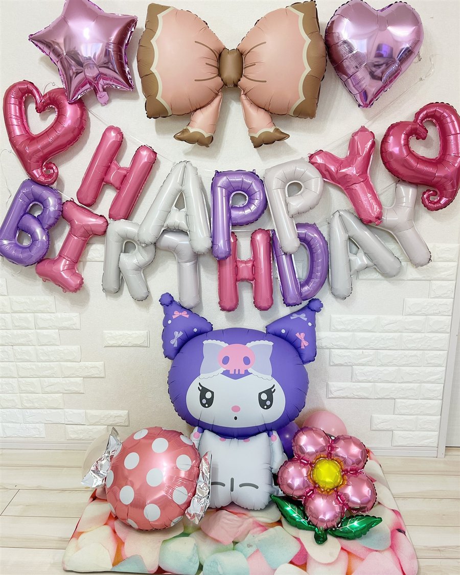 クロミ バルーンセットの誕生日飾り付け実例。つや消しの特大クロミバルーンとピンク×パープルの世界観