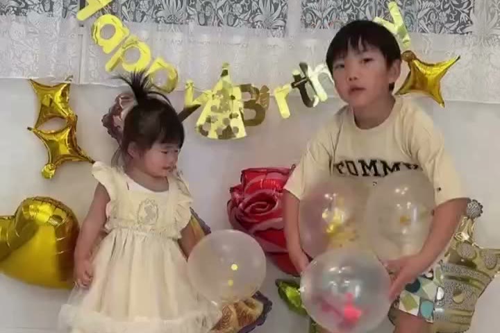 ベル バルーンセットで2歳の誕生日｜約99cmのバラが主役、兄妹で作った美女と野獣の舞踏会（動画）